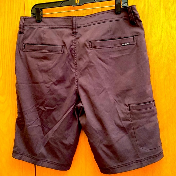 Prana men 34 x 11” gray woven nylon stretch chino shorts 6 pocket cargo EUC - Picture 1 of 12